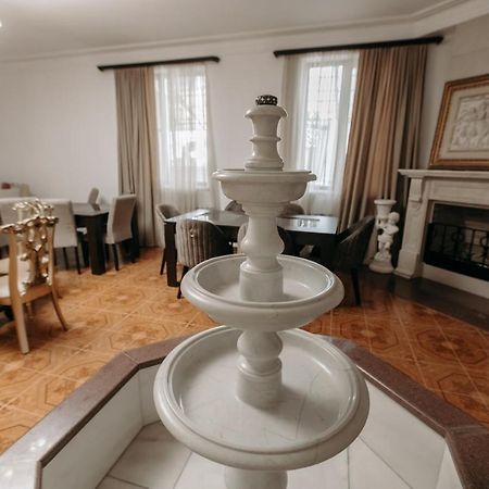 Castle Family Hotel Ереван Екстериор снимка