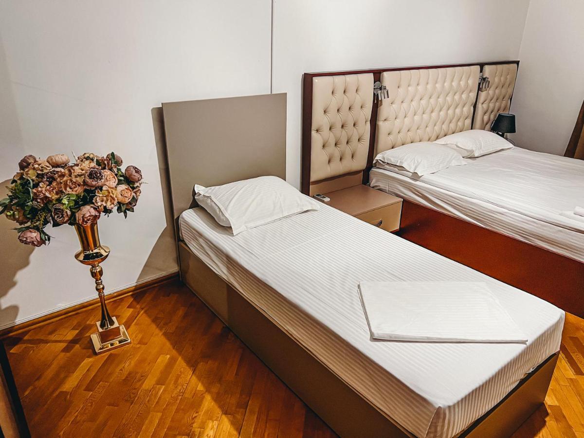 Castle Family Hotel Ереван Екстериор снимка