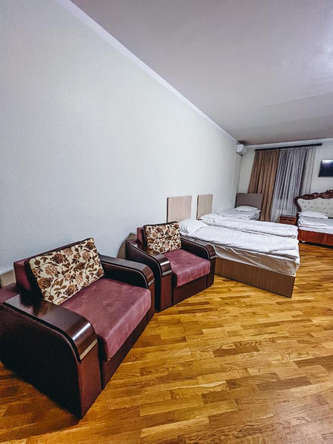 Castle Family Hotel Ереван Екстериор снимка