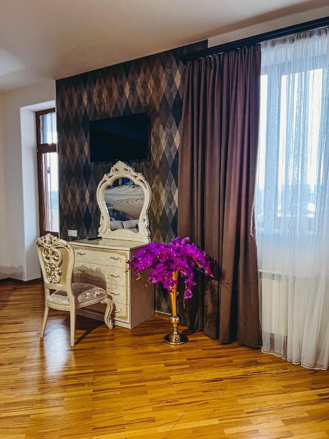 Castle Family Hotel Ереван Екстериор снимка