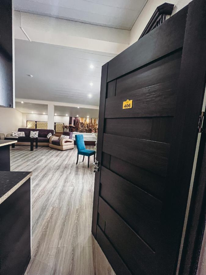 Castle Family Hotel Ереван Екстериор снимка