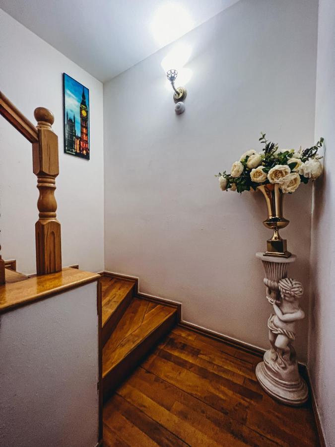 Castle Family Hotel Ереван Екстериор снимка