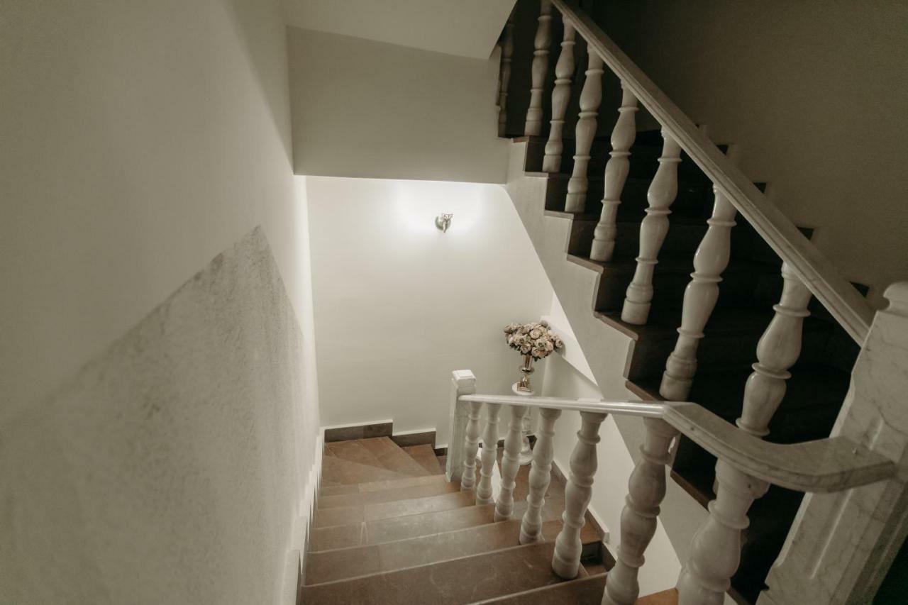 Castle Family Hotel Ереван Екстериор снимка