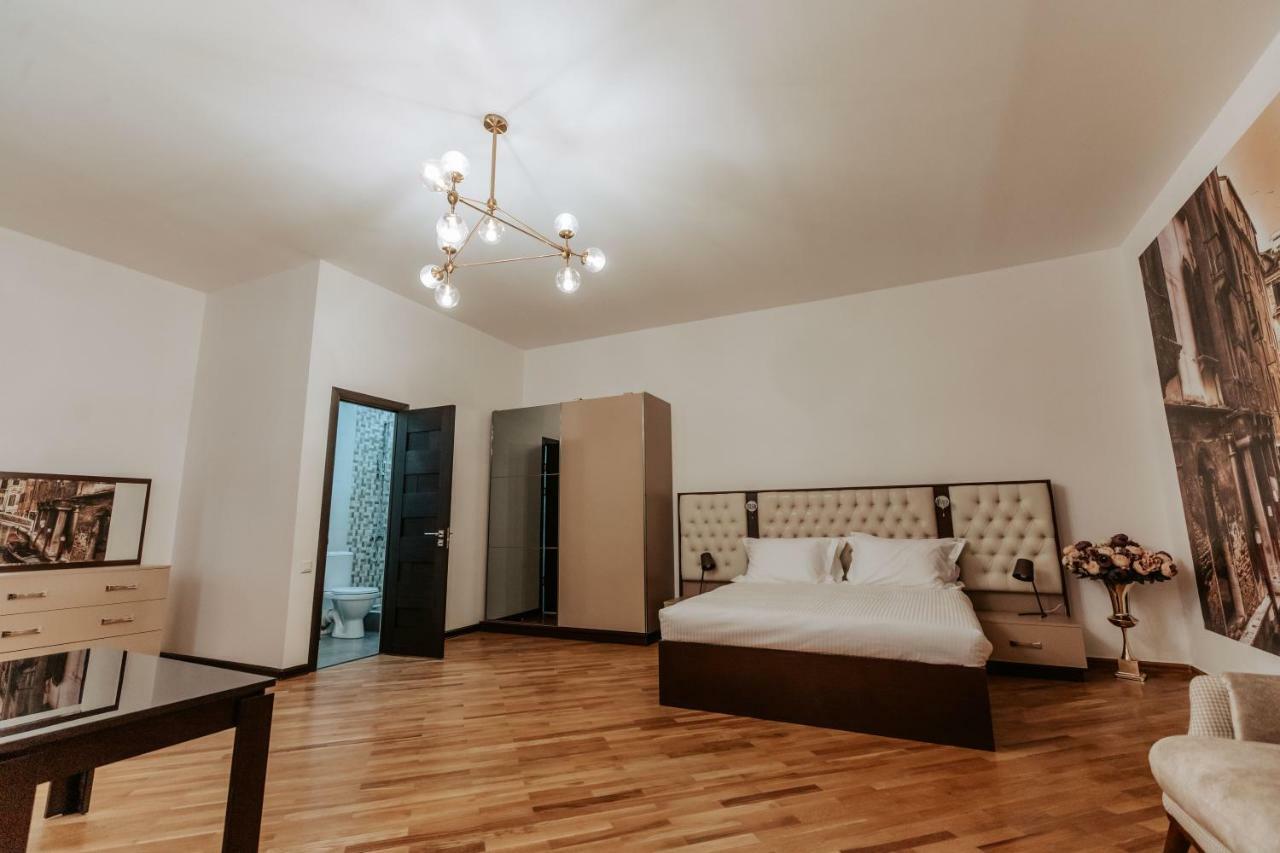 Castle Family Hotel Ереван Екстериор снимка